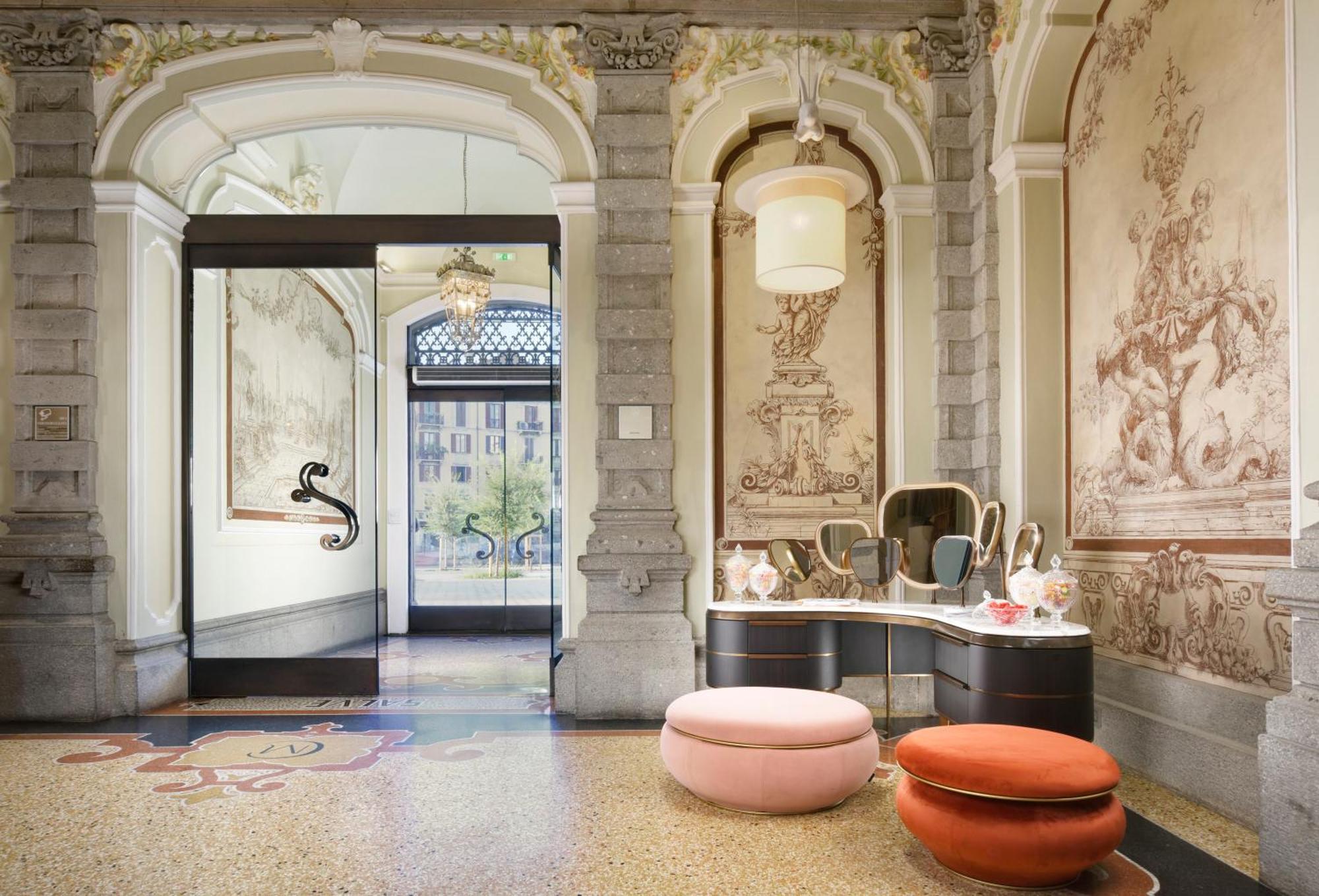 Chateau Monfort - Relais & Chateaux Milan Exterior photo The entrance to the hotel