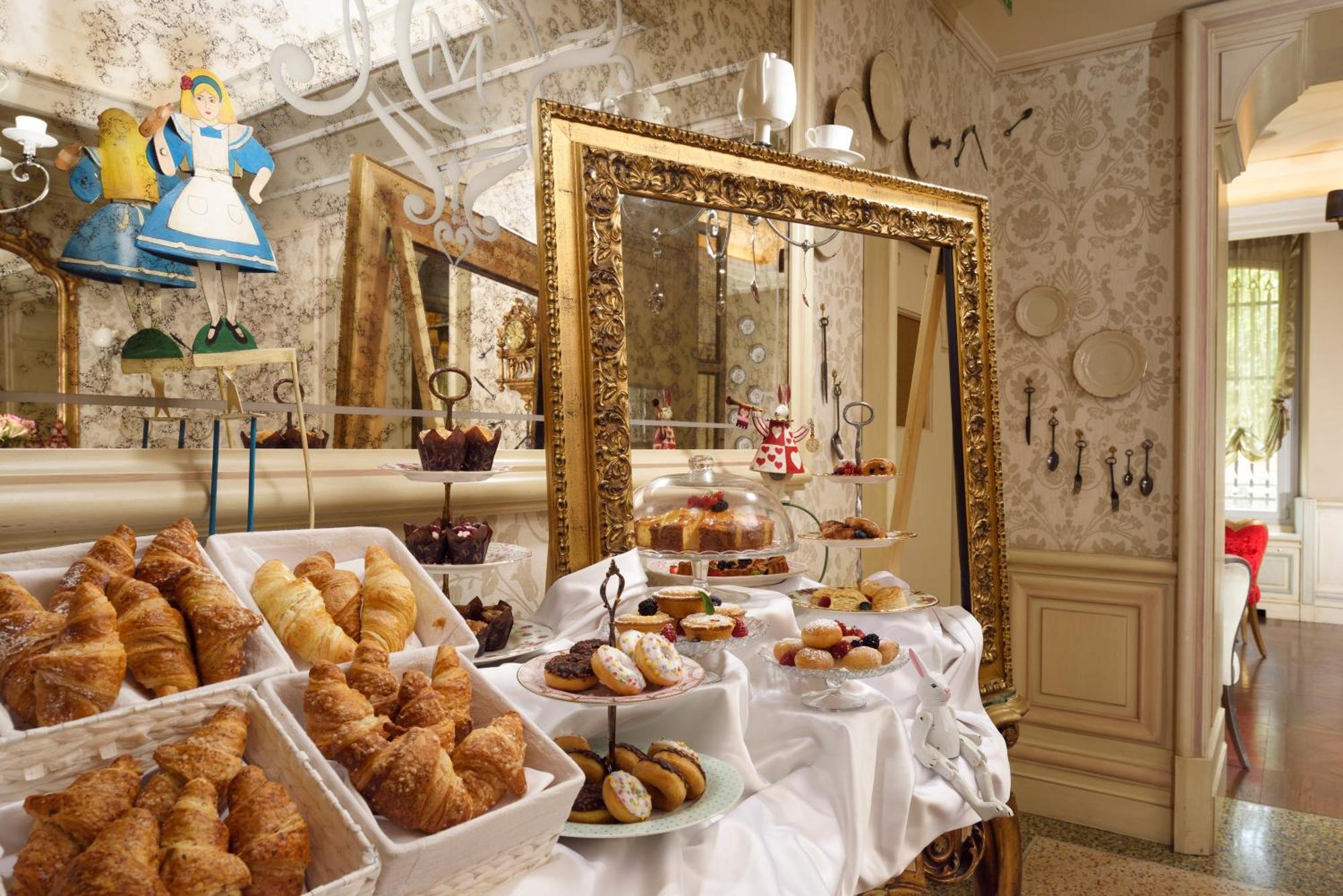 Chateau Monfort - Relais & Chateaux Milan Exterior photo The Tea Room