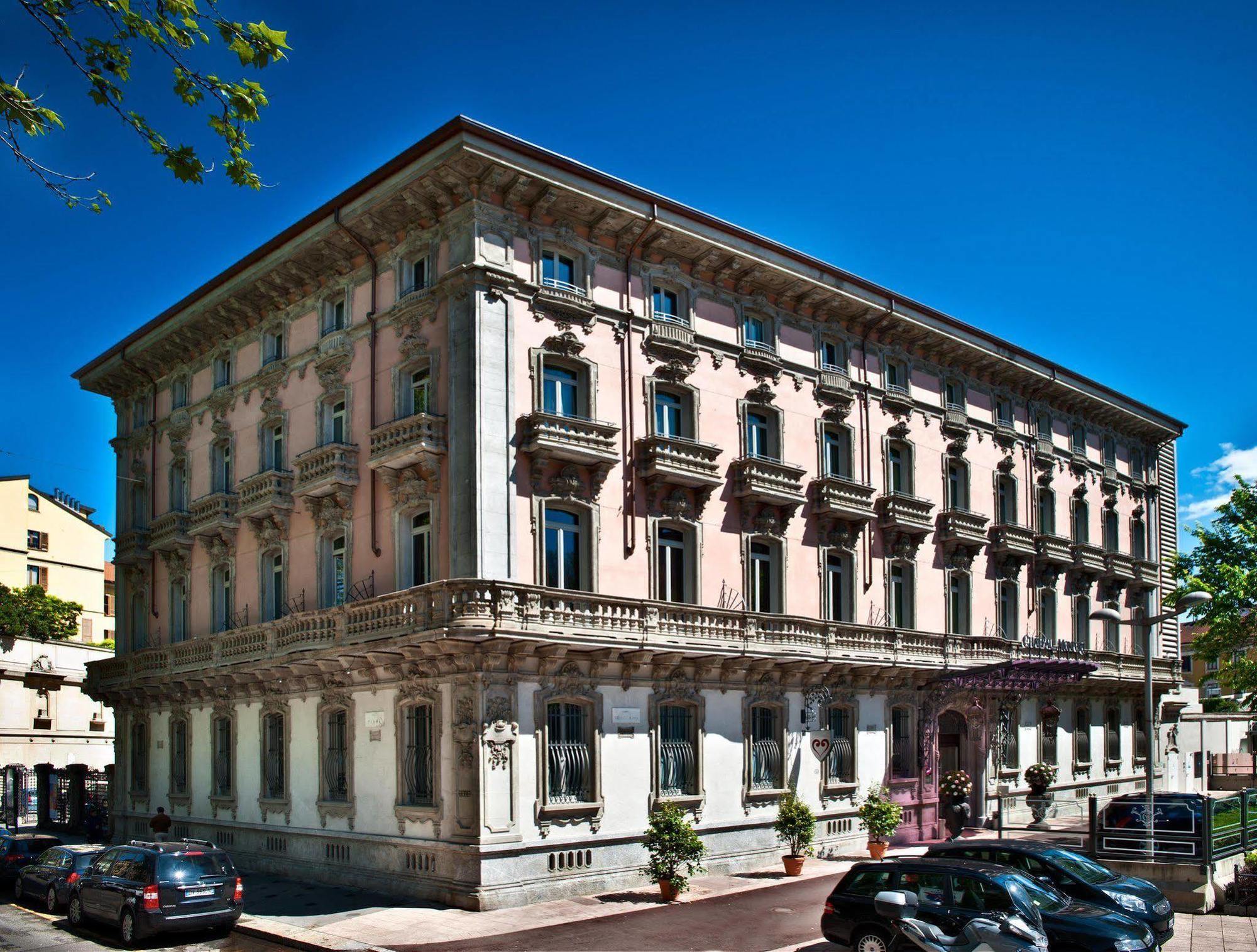 Chateau Monfort - Relais & Chateaux Hotel Milan Exterior photo